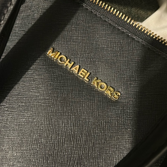 Medium Michael Kors Black Saffiano Leather Jet Set Black Bag Good Condition - Picture 10 of 12